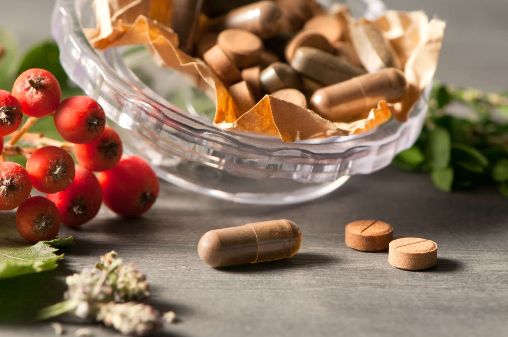 Nahrungsergänzungsmittel neben Beeren