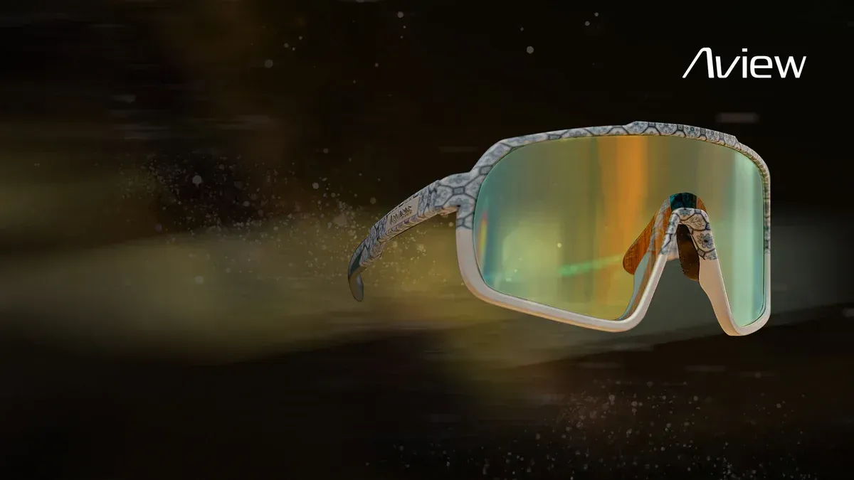 Laufbrille mit grünen Gläsern mit dem Text Aview in der oberen rechten Ecke